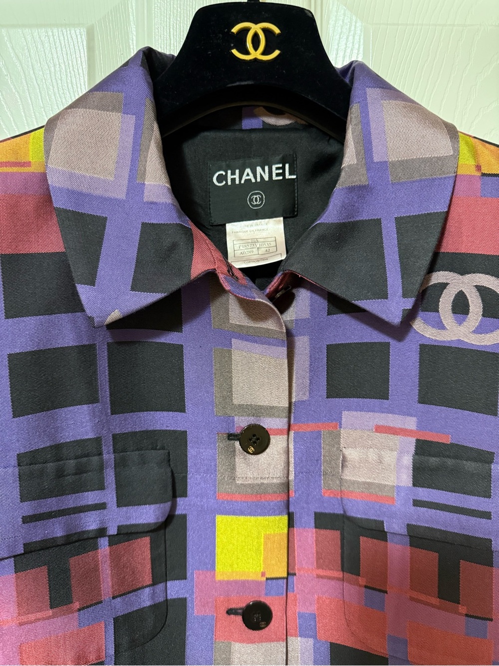Chic CHANEL Silk Geometric Trench Coat - Picture 8 of 9